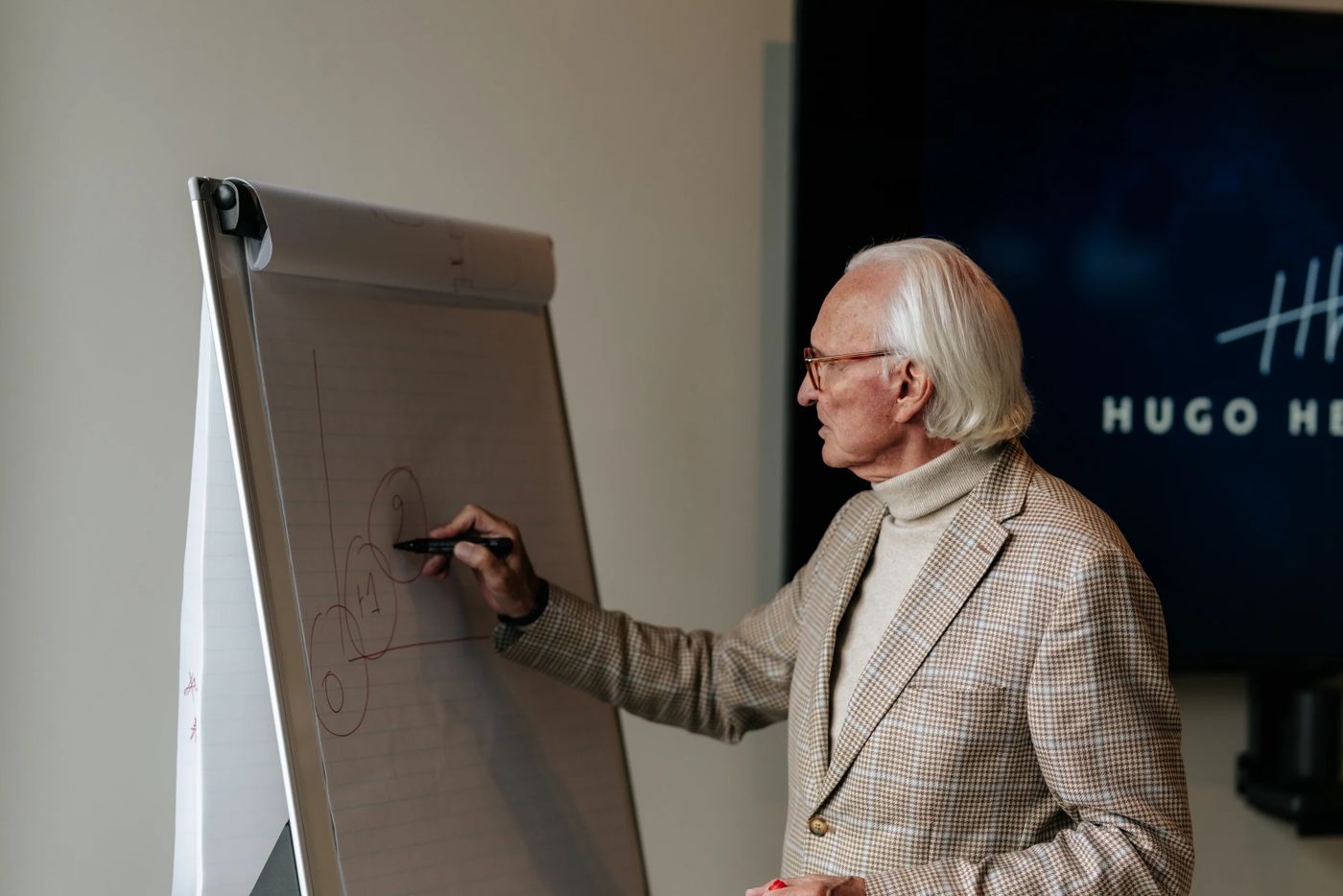 Hugo Herbots aan de flipchart tijdens een live training